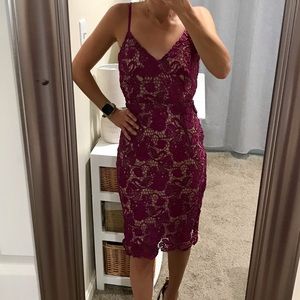 Stunning Lulus lace midi dress